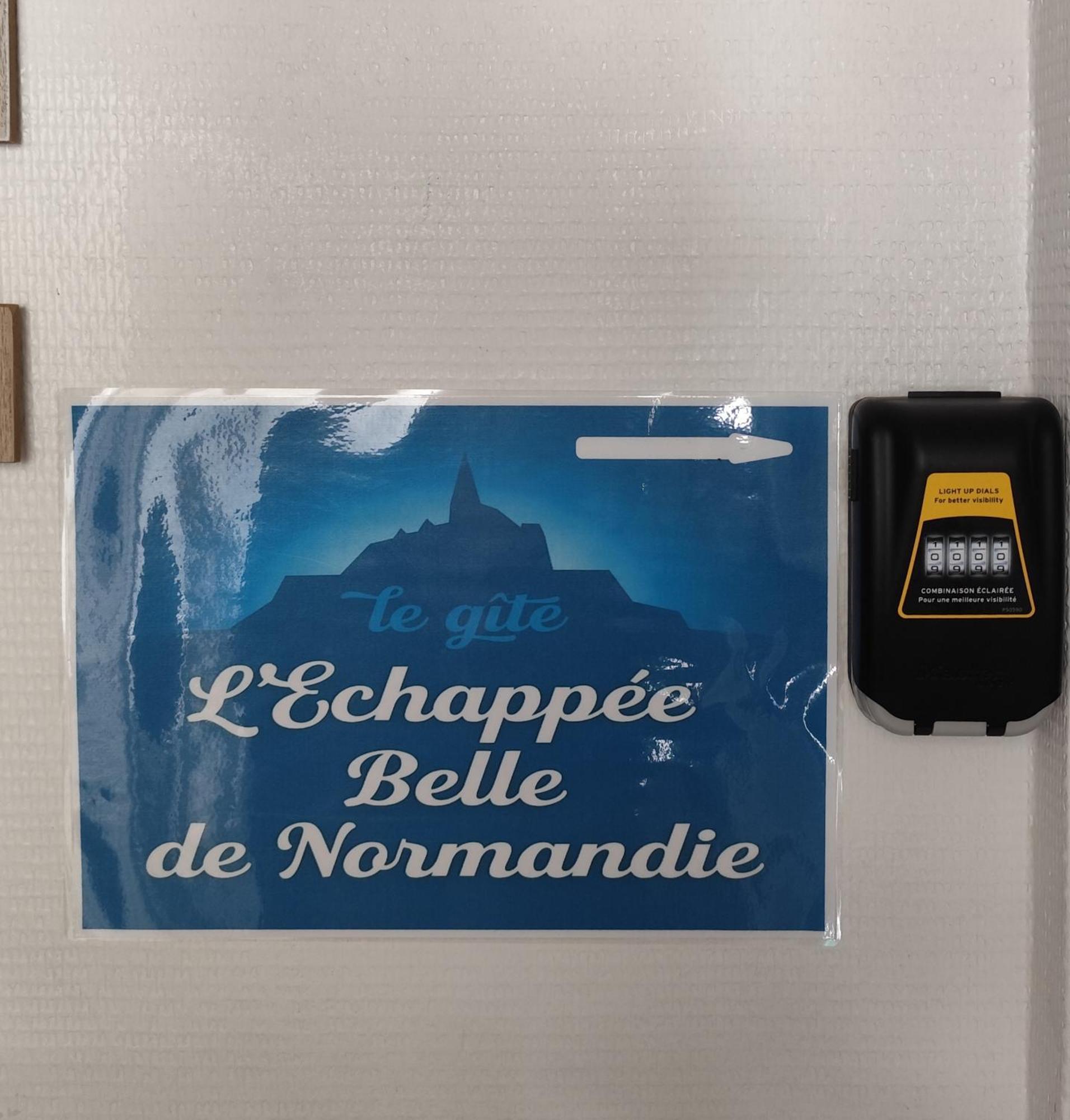 L'Echappee Belle De Normandie Saint-James Room photo